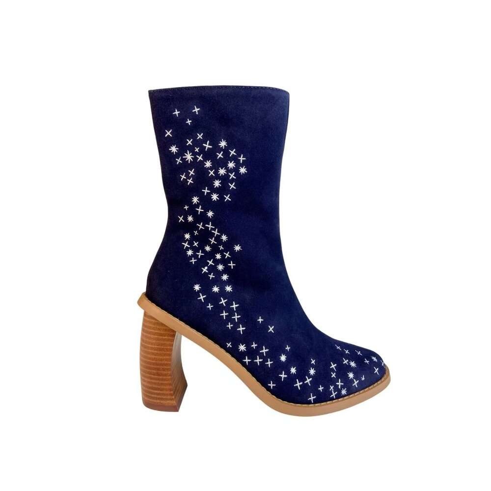 NWT STELLA navy velvet heeled ankle boots with engraved star details
